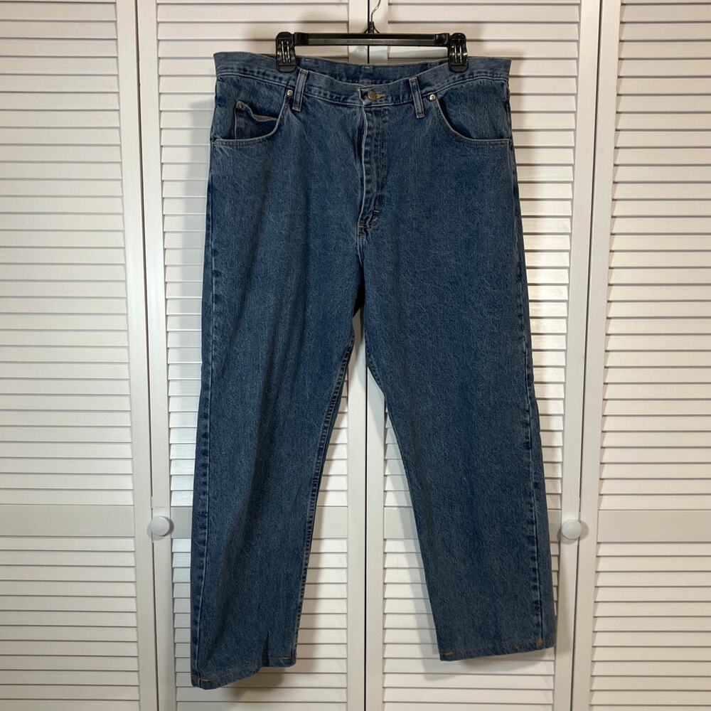 Wrangler Authentics Vintage Blue Med Wash Relaxed Fit Straight Leg Jeans Men 38”